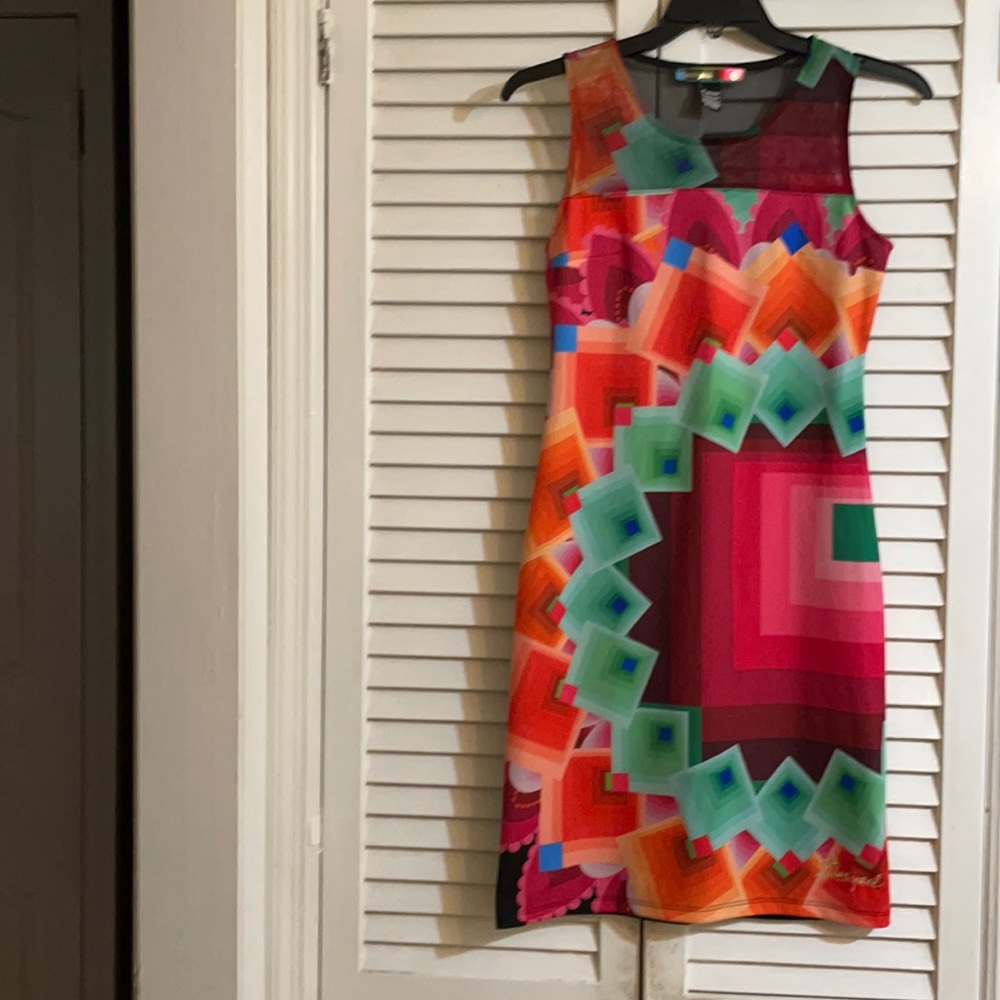 Bright sleeves designer body hugging dress.